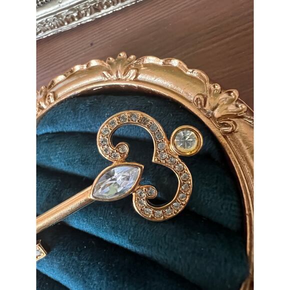 Vintage Napier Gold Tone Key Pin Brooch with Rhinestones - Picture 3 of 6